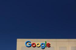 谷歌母公司Alphabet市值首次突破1万亿美元